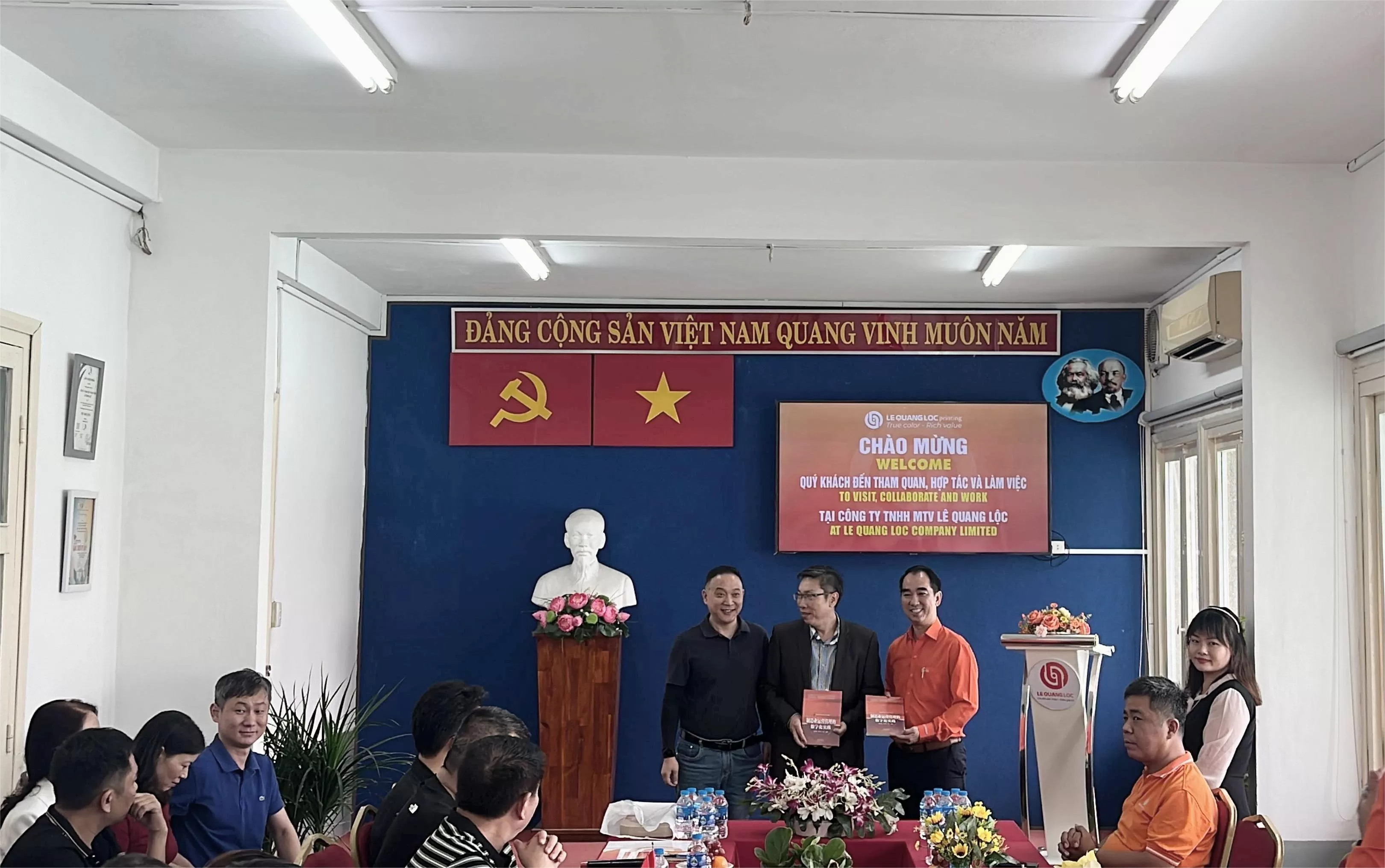 CÔNG TY TNHH MTV LÊ QUANG LỘC ĐÓN ĐOÀN ĐẠI BIỂU NGÀNH IN TRUNG QUỐC ĐẾN THĂM VÀ LÀM VIỆC