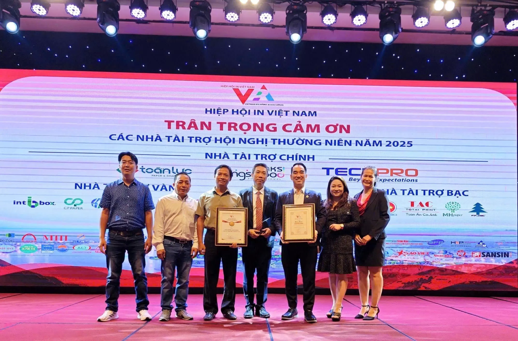 CÔNG TY TNHH MTV LÊ QUANG LỘC THAM DỰ VÀ ĐỒNG HÀNH CÙNG HỘI NGHỊ THƯỜNG NIÊN HIỆP HỘI IN VIỆT NAM 2025: DẤU ẤN CỦA SỰ ĐÓNG GÓP TÍCH CỰC